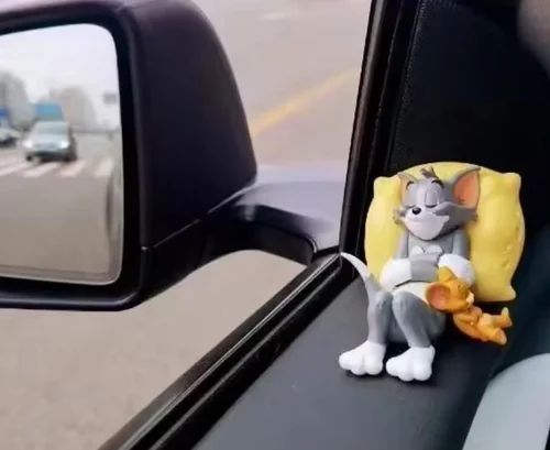 Tom & Jerry Cute Slipping Showpiece